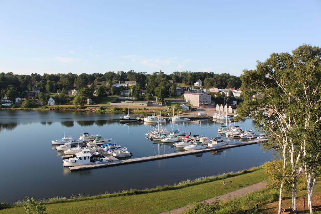 Lanes Riverhouse Inn & Cottages Montague Eksteriør billede